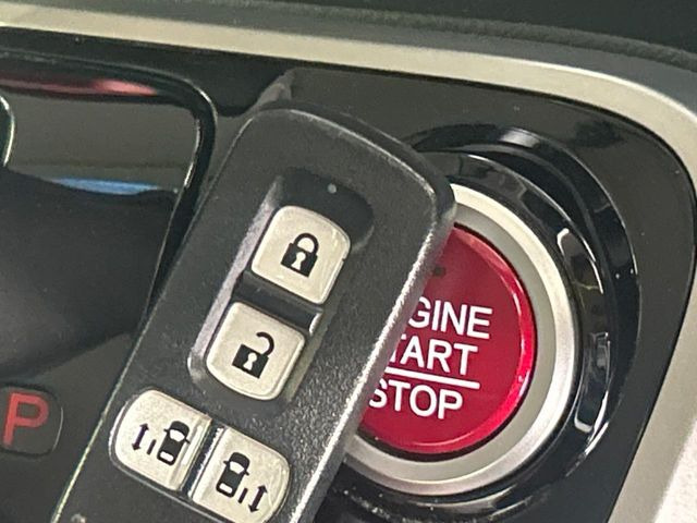 �yHonda�X�}�[�g�L�[�z�J�o����|�P�b�g�ɓ��ꂽ�܂܂ł��h�A�̎{���E�������\�ȃX�}�[�g�L�[�𑕔��B�G���W���̃I���E�I�t�����J�M�����o���K�v����������Ƃ��Ă��֗��ł���