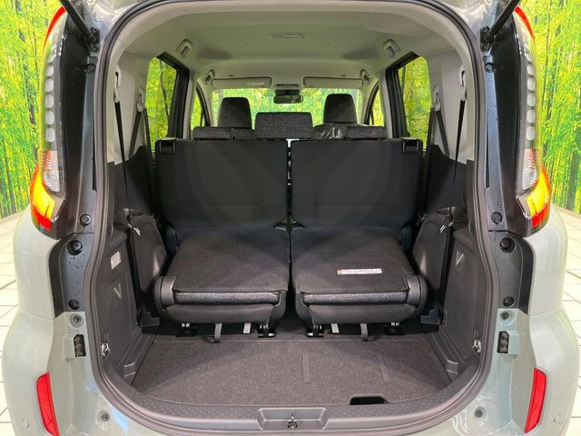 普段のお買い物や通勤、送迎等に十分な荷室スペースを確保しております。セカンドシートを倒すと、大きな荷物の積載も可能です♪
