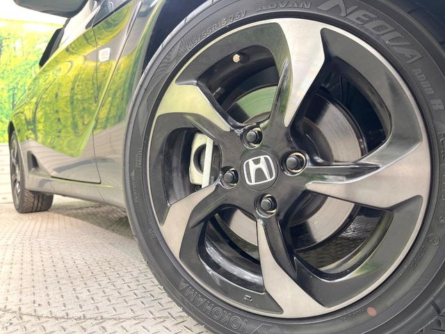 �y�����A���~�z�C�[���z�O�ςɃ}�b�`���������A���~�z�C�[���𑕒����Ă���܂��B�e��ЊO�A���~�z�C�[����A�X�^�b�h���X�^�C�����戵�����Ă���܂��B���񂲑��k����������