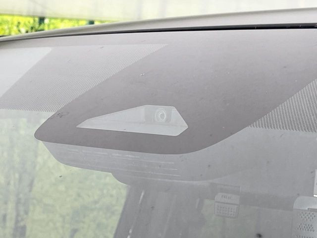 【トヨタセーフティセンス】走行中に前方の車両等を認識し、衝突しそうな時は警報とブレーキで衝突回避と被害軽減をアシスト。より安全にドライブをお楽しみいただけます。