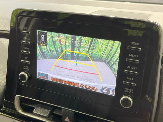 【バックカメラ】駐車時に後方がリアルタイム映像で確認できます。大型商業施設や立体駐車場での駐車時や、夜間のバック時に大活躍!運転スキルに関わらず、今や必須となった装備のひとつです!