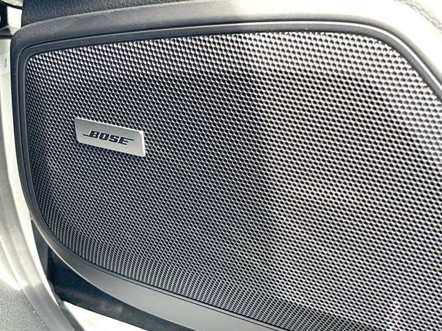 ��BOSE�T���E���h�V�X�e��:���f�����ɍœK�Ȓ������{���ꂽ�A�l�C�̃T�E���h�V�X�e���ł��B�ʏ�̃X�s�[�J�[�Ɣ�r���Ă����̍L���肪�������܂��B���񂲗��X�̏ゲ�̊����������B