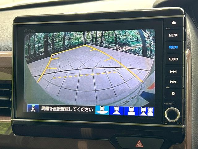 【バックカメラ】駐車時に後方がリアルタイム映像で確認できます。大型商業施設や立体駐車場での駐車時や、夜間のバック時に大活躍!運転スキルに関わらず、今や必須となった装備のひとつです!