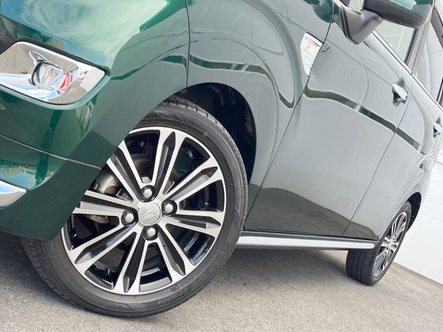 �y����15�C���`�A���~�z�C�[���z�O�ςɃ}�b�`���������A���~�z�C�[���𑕒����Ă���܂��B�e��ЊO�A���~�z�C�[����A�X�^�b�h���X�^�C�����戵�����Ă���܂��B���񂲑��k����������