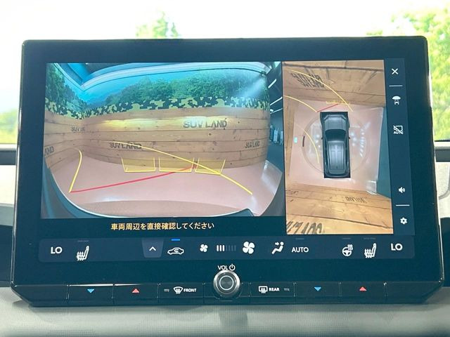 【パノラミックビューモニター】専用のカメラにより、上から見下ろしたような視点で360度クルマの周囲を確認することができます☆死角部分も確認しやすく、狭い場所での切り返しや駐車もスムーズに行えます。