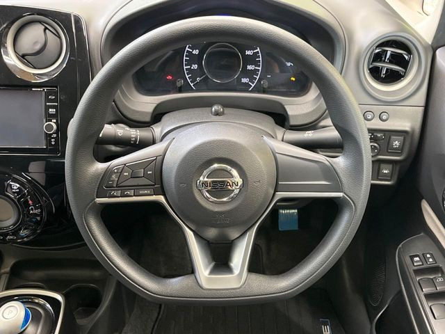 �y�C���e���W�F���g�G�}�[�W�F���V�[�u���[�L�z�t�����g�J�����őO���̎ԗ�����s�҂����m�B�Փ˂������Ȏ��͏Փ˔�Q�y���u���[�L���쓮�A�Փˉ�����T�|�[�g�B�����S�Ƀh���C�u�����y���݂��������܂��B