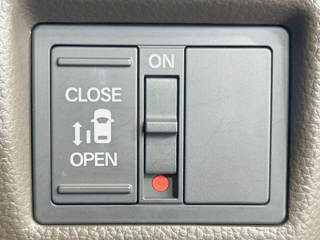 【パワースライドドア】スマートキーや運転席のスイッチでスライドドアの開閉が可能♪電動だから力を入れてドアを開ける必要が無く、小さいお子様でも、重い荷物を持っている時もラクに開け閉めできます♪