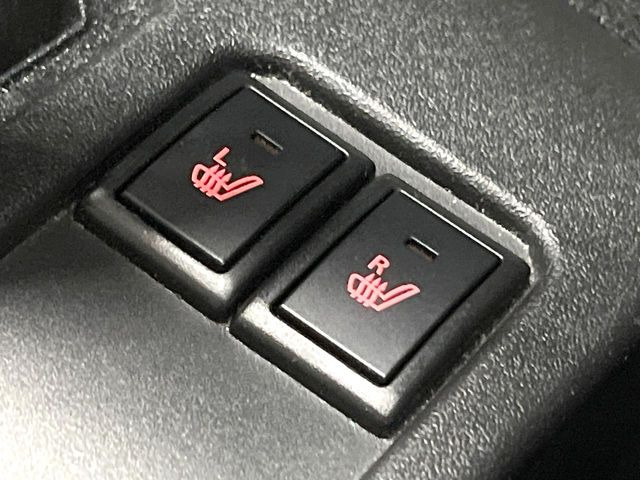 【シートヒーター】寒い日に重宝するシートヒーター!エアコンより早く温まってくれるので寒がりの人も安心ですね♪エアコンの温風は乾燥するから苦手、という方にもをおすすめです。
