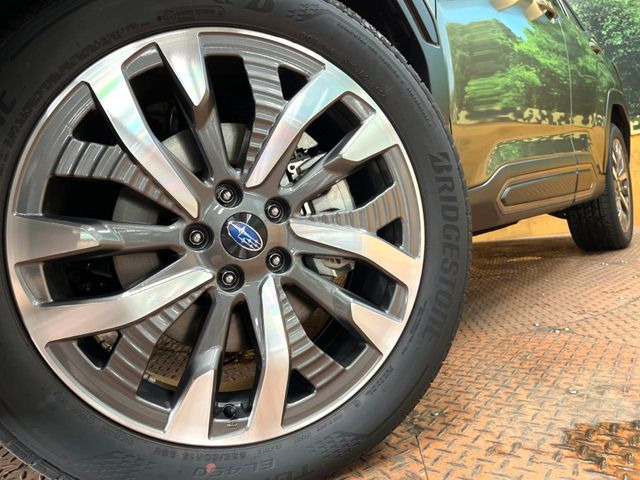 �y�����A���~�z�C�[���z�O�ςɃ}�b�`���������A���~�z�C�[���𑕒����Ă���܂��B�e��ЊO�A���~�z�C�[����A�X�^�b�h���X�^�C�����戵�����Ă���܂��B���񂲑��k����������