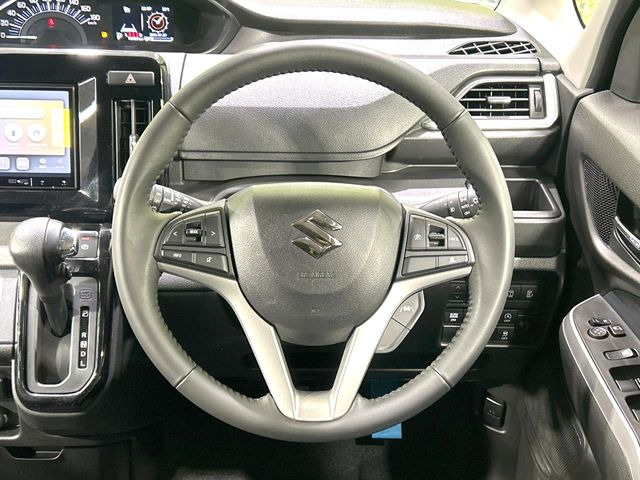 【アダプティブクルーズコントロール】高速道路での長距離走行が楽に!!自動で速度を保つクルーズコントロールが、衝突軽減システムと連携し、前方の車両を感知して車間を保つように速度調節してくれます!!