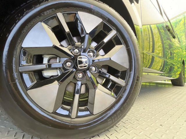 �y����16�C���`�A���~�z�C�[���z�O�ςɃ}�b�`���������A���~�z�C�[���𑕒����Ă���܂��B�e��ЊO�A���~�z�C�[����A�X�^�b�h���X�^�C�����戵�����Ă���܂��B���񂲑��k����������
