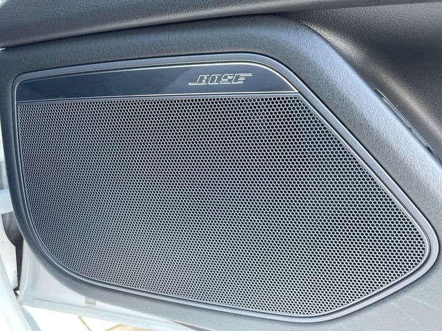 ��BOSE�T���E���h�V�X�e��:���f�����ɍœK�Ȓ������{���ꂽ�A�l�C�̃T�E���h�V�X�e���ł��B�ʏ�̃X�s�[�J�[�Ɣ�r���Ă����̍L���肪�������܂��B���񂲗��X�̏ゲ�̊����������B