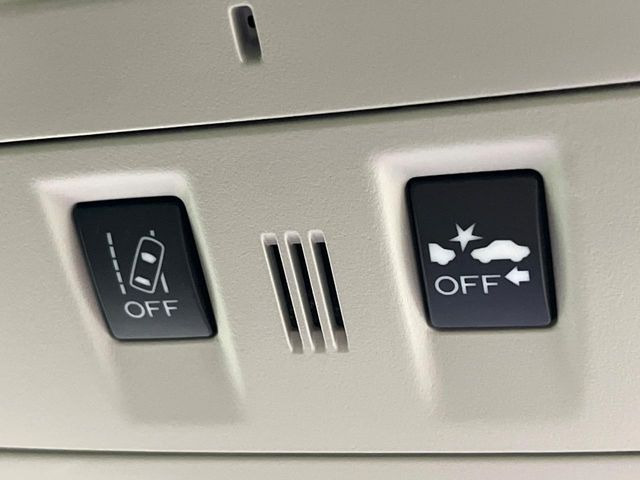 【アイサイトVer3】前方の車両等を検知し、衝突しそうな時は警報で注意を促し、ブレーキを踏む力をサポート。ブレーキを踏めなかった場合は衝突被害軽減ブレーキが作動、衝突回避をサポートします。