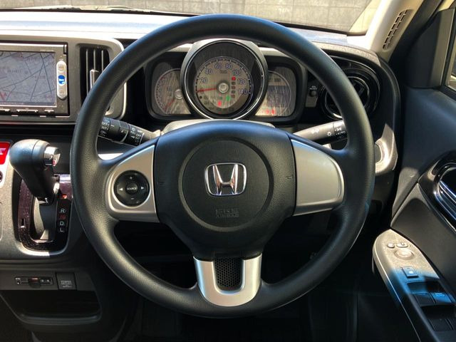 �y�X�e�A�����O�X�C�b�`�z�^�]���A�O������ڐ������炷���ƂȂ��A�I�[�f�B�I���̑��삪�\�ȕ֗��@�\!���S&���K�ȃh���C�u�����o���Ă���܂���