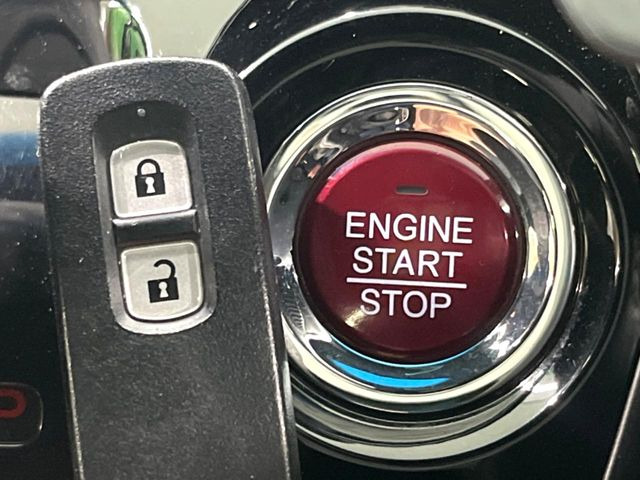 �yHonda�X�}�[�g�L�[�z�J�o����|�P�b�g�ɓ��ꂽ�܂܂ł��h�A�̎{���E�������\�ȃX�}�[�g�L�[�𑕔��B�G���W���̃I���E�I�t�����J�M�����o���K�v����������Ƃ��Ă��֗��ł���