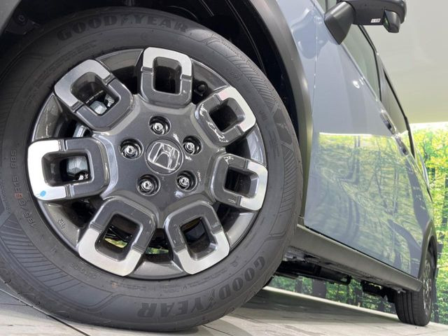 �y����15�C���`�A���~�z�C�[���z�O�ςɃ}�b�`���������A���~�z�C�[���𑕒����Ă���܂��B�e��ЊO�A���~�z�C�[����A�X�^�b�h���X�^�C�����戵�����Ă���܂��B���񂲑��k����������