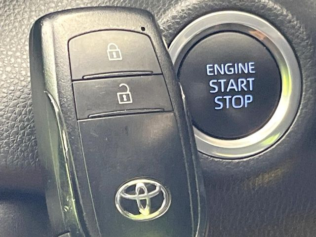 【キーレス】少し離れた場所からでもボタン一つでドアの開錠・施錠ができるのでとっても便利!ドアの鍵穴周りに傷をつけることもありません♪
