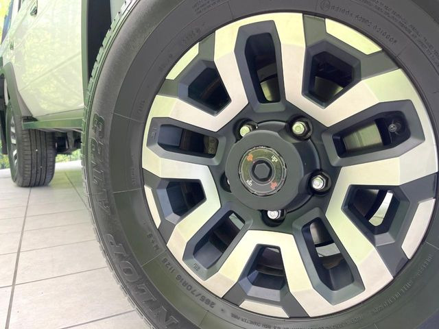 �y�����A���~�z�C�[���z�O�ςɃ}�b�`���������A���~�z�C�[���𑕒����Ă���܂��B�e��ЊO�A���~�z�C�[����A�X�^�b�h���X�^�C�����戵�����Ă���܂��B���񂲑��k����������