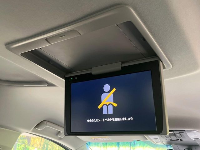 【フリップダウンモニター】大画面モニターで後席でもエンタメをお楽しみいただけます。小さなお子様にも大人気の装備です♪
