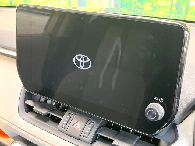 【メーカー純正ナビ】インテリアに溶け込むスタイリッシュな「専用設計」メーカーナビを装備♪視認性や操作性など基本性能にも優れ、より上質なカーライフをお楽しみいただけます。