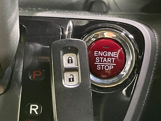 �yHonda�X�}�[�g�L�[�z�J�o����|�P�b�g�ɓ��ꂽ�܂܂ł��h�A�̎{���E�������\�ȃX�}�[�g�L�[�𑕔��B�G���W���̃I���E�I�t�����J�M�����o���K�v����������Ƃ��Ă��֗��ł���