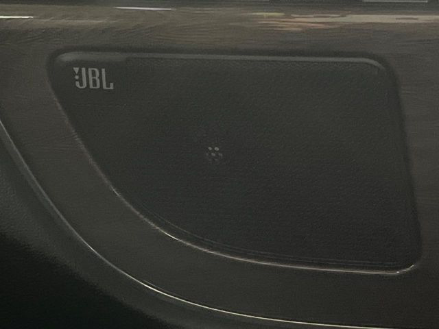 �yJBL�T�E���h�V�X�e���z���[�J�[�I�v�V�����̍��i�ʃT�E���h�V�X�e���𓋍ځB��p�̃`���[�j���O���{���ꂽ�召�l�X�ȃX�s�[�J�[����ǎ��ȃT�E���h���t�ł��A�Տꊴ���ӂ�鉹����Ԃ����o���܂��B