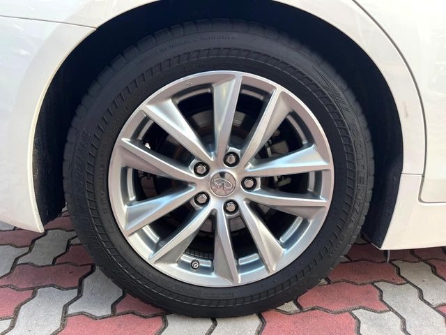 �y����17�C���`�A���~�z�C�[���z�O�ςɃ}�b�`���������A���~�z�C�[���𑕒����Ă���܂��B�e��ЊO�A���~�z�C�[����A�X�^�b�h���X�^�C�����戵�����Ă���܂��B���񂲑��k����������