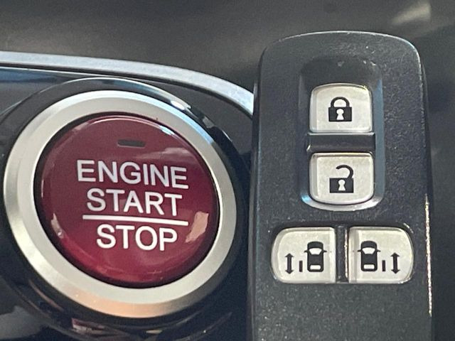 �yHonda�X�}�[�g�L�[�z�J�o����|�P�b�g�ɓ��ꂽ�܂܂ł��h�A�̎{���E�������\�ȃX�}�[�g�L�[�𑕔��B�G���W���̃I���E�I�t�����J�M�����o���K�v����������Ƃ��Ă��֗��ł���