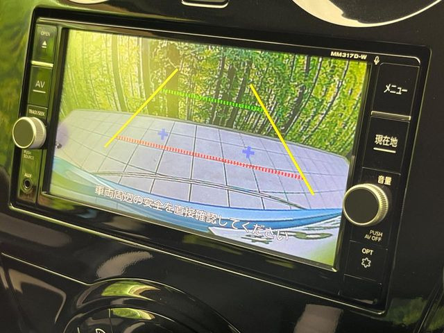 【バックカメラ】駐車時に後方がリアルタイム映像で確認できます。大型商業施設や立体駐車場での駐車時や、夜間のバック時に大活躍!運転スキルに関わらず、今や必須となった装備のひとつです!