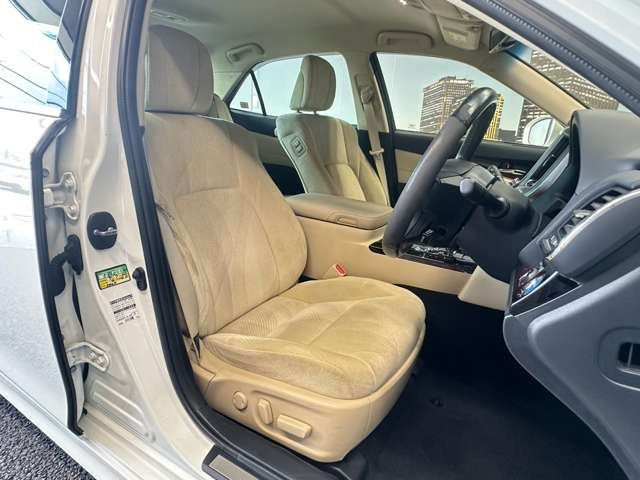 �^�]�Ȃ��L�X�Ƃ��Ă���^�]���₷�������������Ă��܂��������N���[�j���O�����{�ς݂ł��B