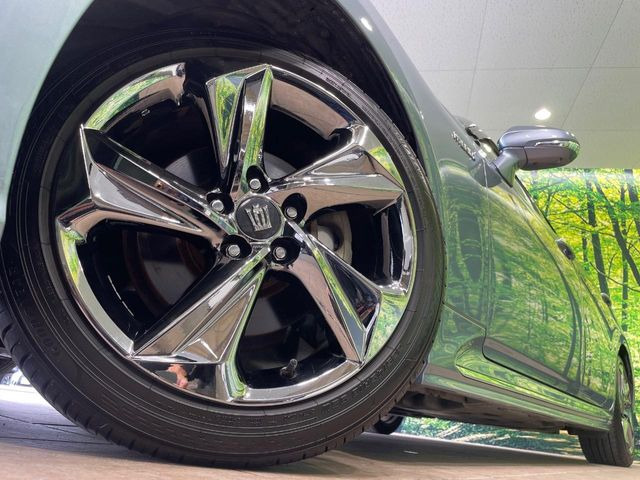 �y����18�C���`�A���~�z�C�[���z�O�ςɃ}�b�`���������A���~�z�C�[���𑕒����Ă���܂��B�e��ЊO�A���~�z�C�[����A�X�^�b�h���X�^�C�����戵�����Ă���܂��B���񂲑��k����������