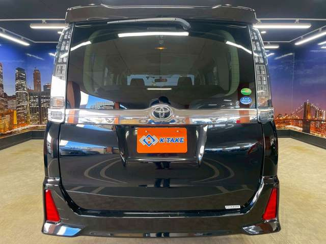 トヨタ ヴォクシー 2.0 ZS 煌 (禁煙車)(純正SDナビ)(バックカメラ