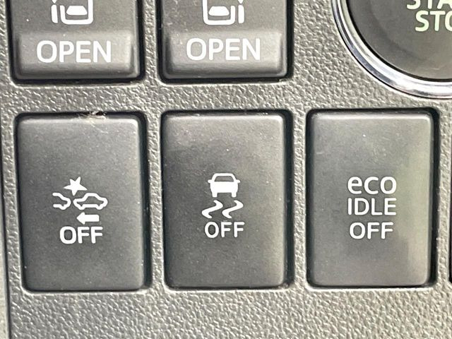 【スマートアシスト】走行中に前方の車両等を認識し、衝突しそうな時は警報とブレーキで衝突回避と被害軽減をアシスト。より安全にドライブをお楽しみいただけます。