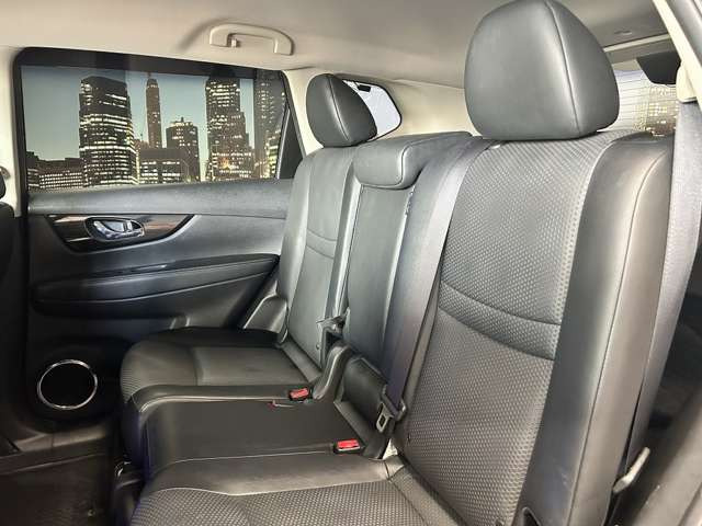 車内もキレイで嫌な臭いもありません☆気になる方は内装のスチームクリーナーも施工可能です♪