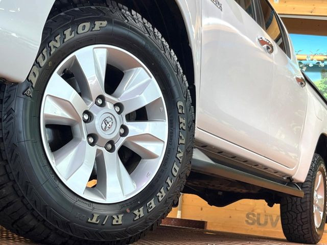 �y����17�C���`�A���~�z�C�[���z�O�ςɃ}�b�`���������A���~�z�C�[���𑕒����Ă���܂��B�e��ЊO�A���~�z�C�[����A�X�^�b�h���X�^�C�����戵�����Ă���܂��B���񂲑��k����������