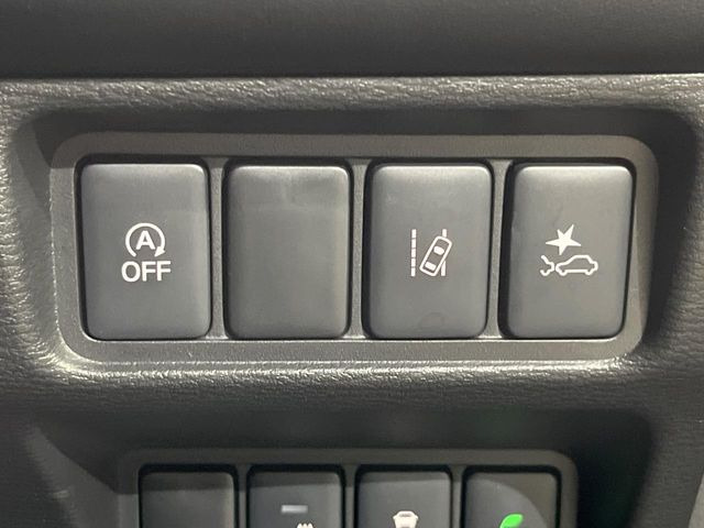 【三菱e-Assist】走行中に前方の車両等を認識し、衝突しそうな時は警報とブレーキで衝突回避と被害軽減をアシスト。より安全にドライブをお楽しみいただけます。