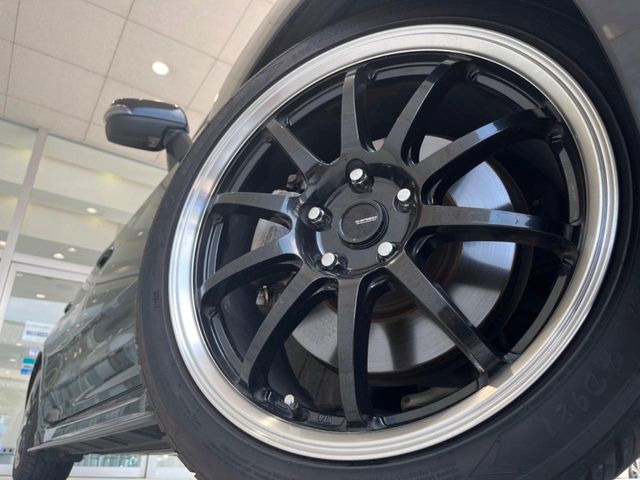 �y18�C���`�A���~�z�C�[���z�O�ςɃ}�b�`�����A���~�z�C�[���𑕒����Ă���܂��B�e��A���~�z�C�[����A�X�^�b�h���X�^�C�����戵�����Ă���܂��B���񂲑��k����������
