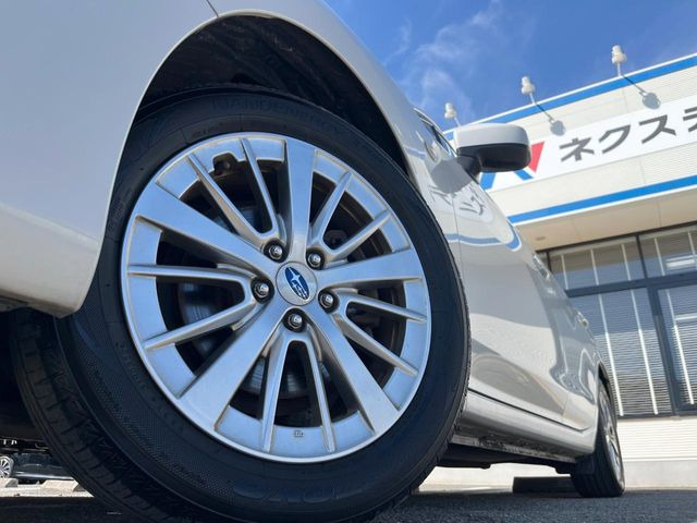 �y����16�C���`�A���~�z�C�[���z�O�ςɃ}�b�`���������A���~�z�C�[���𑕒����Ă���܂��B�e��ЊO�A���~�z�C�[����A�X�^�b�h���X�^�C�����戵�����Ă���܂��B���񂲑��k����������