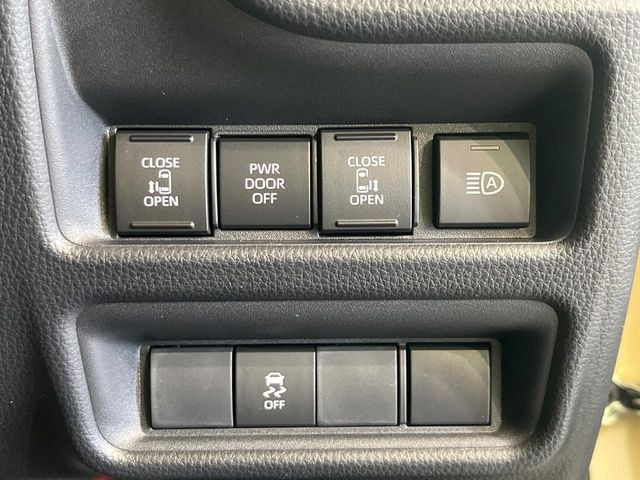 【両側パワースライドドア】スマートキーや運転席のスイッチで後席両側スライドドアの開閉が可能♪電動だから力を入れてドアを開ける必要が無く、小さなお子様でも簡単に開け閉めでき快適です♪