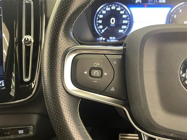 XC40B4 AWD Rデザイン 4WD