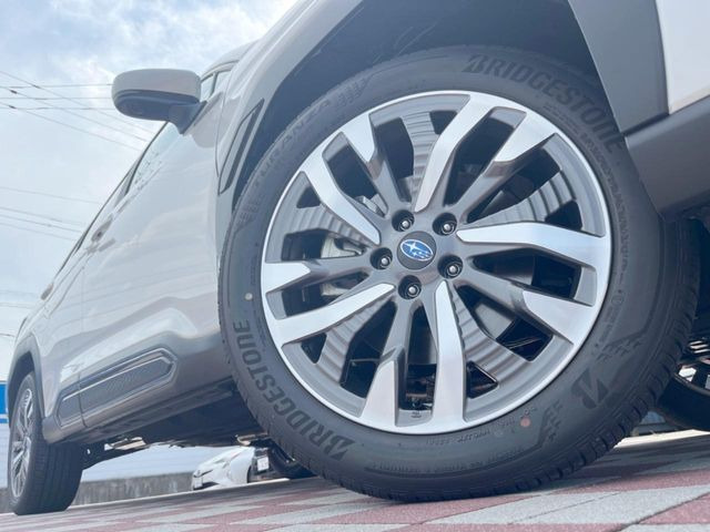�y����19�C���`�A���~�z�C�[���z�O�ςɃ}�b�`���������A���~�z�C�[���𑕒����Ă���܂��B�e��ЊO�A���~�z�C�[����A�X�^�b�h���X�^�C�����戵�����Ă���܂��B���񂲑��k����������