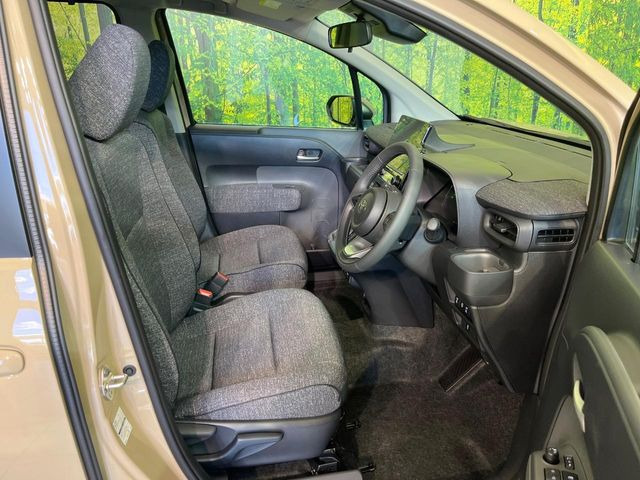 運転席シート廻りは使用感も少なく、良好な状態となっています。丁寧に使われていたことがよくわかりますね。