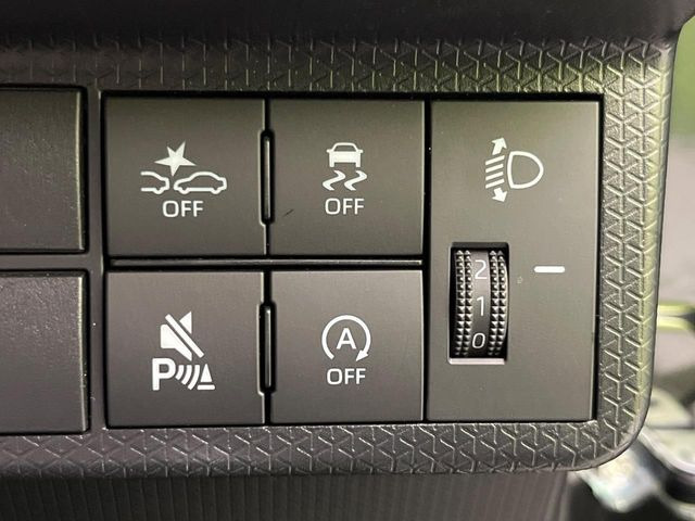 【スマートアシスト】走行中に前方の車両等を認識し、衝突しそうな時は警報とブレーキで衝突回避と被害軽減をアシスト。より安全にドライブをお楽しみいただけます。