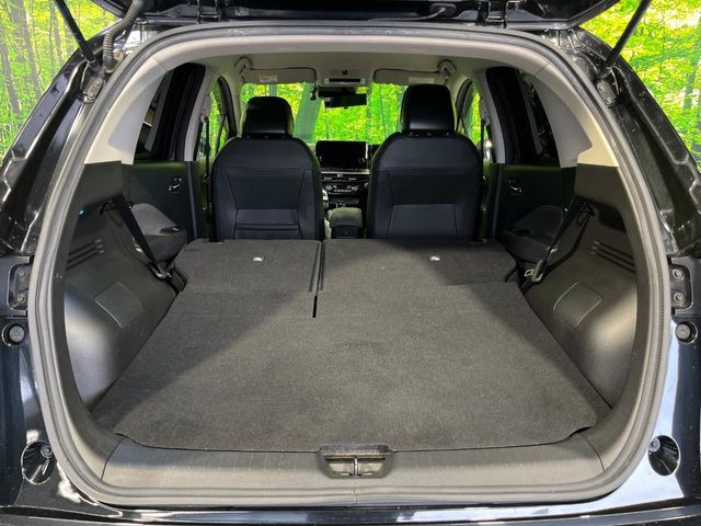 ���i�̂���������ʋ΁A���}���ɏ\���ȉ׎��X�y�[�X���m�ۂ��Ă���܂��B�Z�J���h�V�[�g��|���ƁA�傫�ȉו��̐ύڂ��\�ł���