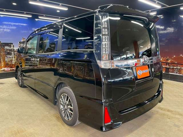 トヨタ ヴォクシー 2.0 ZS 煌 (禁煙車)(純正SDナビ)(バックカメラ
