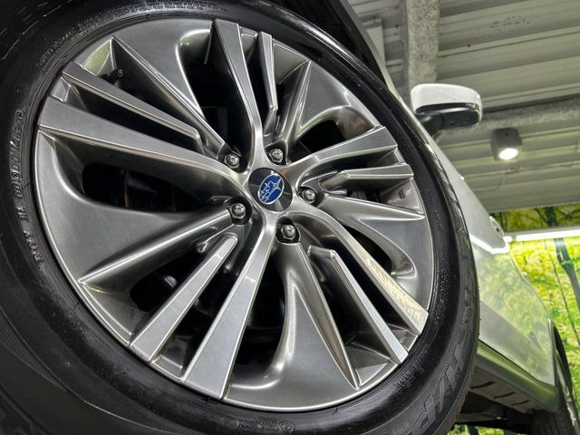 �y����18�C���`�A���~�z�C�[���z�O�ςɃ}�b�`���������A���~�z�C�[���𑕒����Ă���܂��B�e��ЊO�A���~�z�C�[����A�X�^�b�h���X�^�C�����戵�����Ă���܂��B���񂲑��k����������