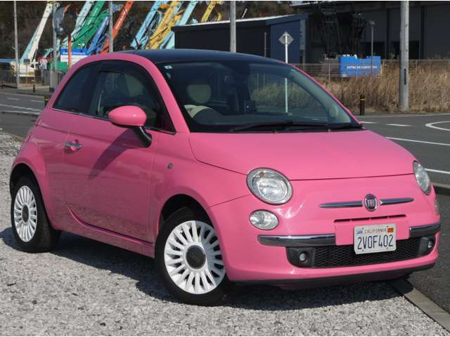 元のグレードはラウンジという上級グレード。ワンランク上を狙えるのは中古車の特権です♪