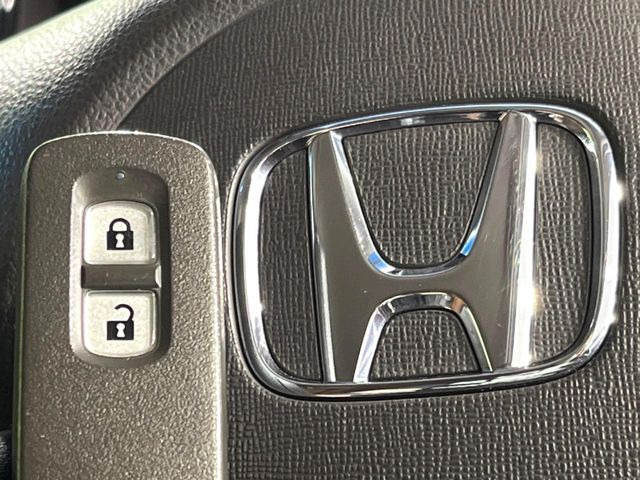 �yHonda�X�}�[�g�L�[�z�J�o����|�P�b�g�ɓ��ꂽ�܂܂ł��h�A�̎{���E�������\�ȃX�}�[�g�L�[�𑕔��B�G���W���̃I���E�I�t�����J�M�����o���K�v����������Ƃ��Ă��֗��ł���