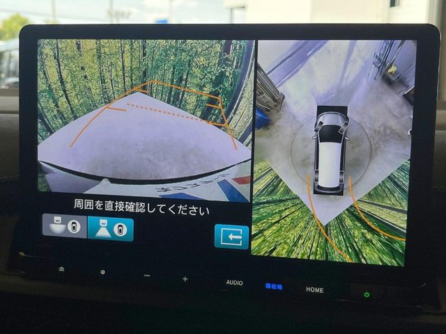 【マルチビューカメラシステム】専用のカメラにより、上から見下ろしたような視点で360度クルマの周囲を確認することができます☆死角部分も確認しやすく、狭い場所での切り返しや駐車もスムーズに行えます。
