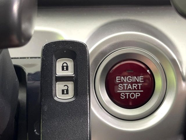 �yHonda�X�}�[�g�L�[�z�J�o����|�P�b�g�ɓ��ꂽ�܂܂ł��h�A�̎{���E�������\�ȃX�}�[�g�L�[�𑕔��B�G���W���̃I���E�I�t�����J�M�����o���K�v����������Ƃ��Ă��֗��ł���